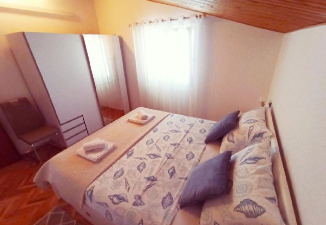 Apartament w Okrug Gornji - Apartament w Okrug Gornji z Widok na morze, taras, Klimatyzacja, WIFI (5045-1) Apartament w Okrug Gornji - Apartament w Okrug Gornji z Widok na morze, taras, Klimatyzacja, WIFI (5045-1)