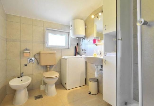 Apartament w Okrug Gornji - Apartament w Okrug Gornji z Widok na morze, taras, Klimatyzacja, WIFI (5045-1) Apartament w Okrug Gornji - Apartament w Okrug Gornji z Widok na morze, taras, Klimatyzacja, WIFI (5045-1)