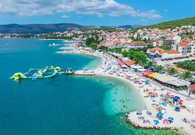 Apartament w Okrug Gornji - Apartament w Okrug Gornji z Widok na morze, taras, Klimatyzacja, WIFI (5045-1) Apartament w Okrug Gornji - Apartament w Okrug Gornji z Widok na morze, taras, Klimatyzacja, WIFI (5045-1)