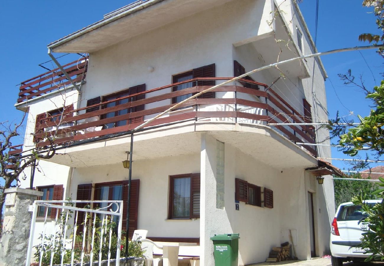 Apartament w Okrug Gornji - Apartament w Okrug Gornji z Widok na morze, taras, Klimatyzacja, WIFI (5045-1)