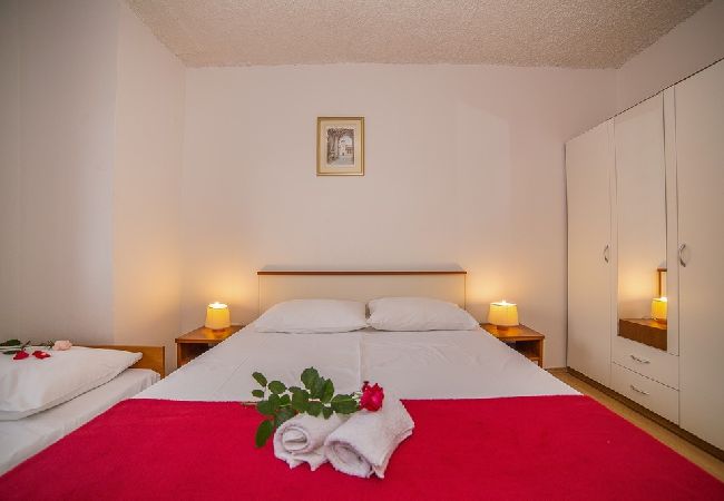 Apartament w Okrug Gornji - Apartament w Okrug Gornji z Widok na morze, balkon, Klimatyzacja, WIFI (5048-4) Apartament w Okrug Gornji - Apartament w Okrug Gornji z Widok na morze, balkon, Klimatyzacja, WIFI (5048-4)