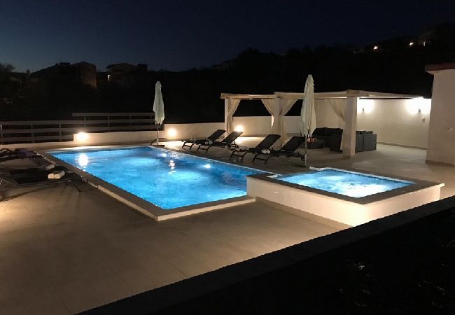 Apartament w Okrug Gornji - Apartament w Okrug Gornji z Widok na morze, balkon, Klimatyzacja, WIFI (5048-4) Apartament w Okrug Gornji - Apartament w Okrug Gornji z Widok na morze, balkon, Klimatyzacja, WIFI (5048-4)