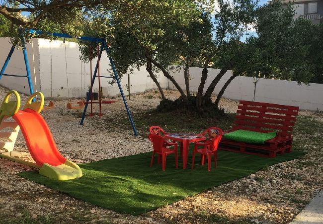 Apartament w Okrug Gornji - Apartament w Okrug Gornji z Widok na morze, balkon, Klimatyzacja, WIFI (5048-4) Apartament w Okrug Gornji - Apartament w Okrug Gornji z Widok na morze, balkon, Klimatyzacja, WIFI (5048-4)