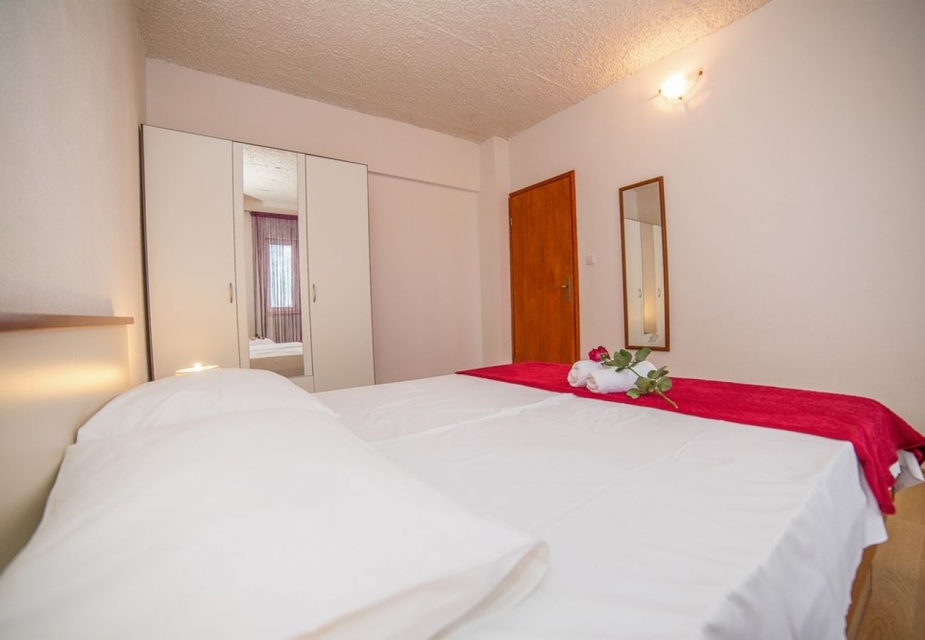 Apartament w Okrug Gornji - Apartament w Okrug Gornji z Widok na morze, balkon, Klimatyzacja, WIFI (5048-4)