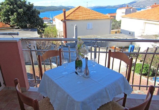 Apartament w Okrug Gornji - Apartament w Okrug Gornji z Widok na morze, balkon, Klimatyzacja, WIFI (5048-2) Apartament w Okrug Gornji - Apartament w Okrug Gornji z Widok na morze, balkon, Klimatyzacja, WIFI (5048-2)