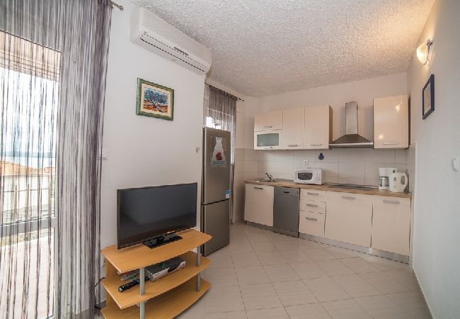 Apartament w Okrug Gornji - Apartament w Okrug Gornji z Widok na morze, balkon, Klimatyzacja, WIFI (5048-2) Apartament w Okrug Gornji - Apartament w Okrug Gornji z Widok na morze, balkon, Klimatyzacja, WIFI (5048-2)