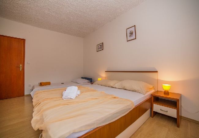 Apartament w Okrug Gornji - Apartament w Okrug Gornji z Widok na morze, balkon, Klimatyzacja, WIFI (5048-2) Apartament w Okrug Gornji - Apartament w Okrug Gornji z Widok na morze, balkon, Klimatyzacja, WIFI (5048-2)