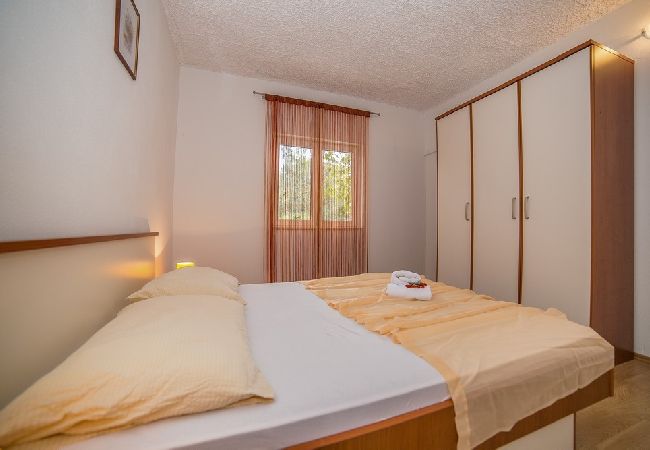 Apartament w Okrug Gornji - Apartament w Okrug Gornji z Widok na morze, balkon, Klimatyzacja, WIFI (5048-2) Apartament w Okrug Gornji - Apartament w Okrug Gornji z Widok na morze, balkon, Klimatyzacja, WIFI (5048-2)