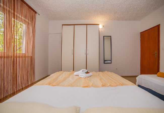 Apartament w Okrug Gornji - Apartament w Okrug Gornji z Widok na morze, balkon, Klimatyzacja, WIFI (5048-2) Apartament w Okrug Gornji - Apartament w Okrug Gornji z Widok na morze, balkon, Klimatyzacja, WIFI (5048-2)