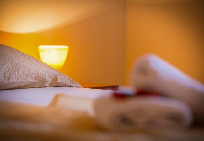 Apartament w Okrug Gornji - Apartament w Okrug Gornji z Widok na morze, balkon, Klimatyzacja, WIFI (5048-2) Apartament w Okrug Gornji - Apartament w Okrug Gornji z Widok na morze, balkon, Klimatyzacja, WIFI (5048-2)