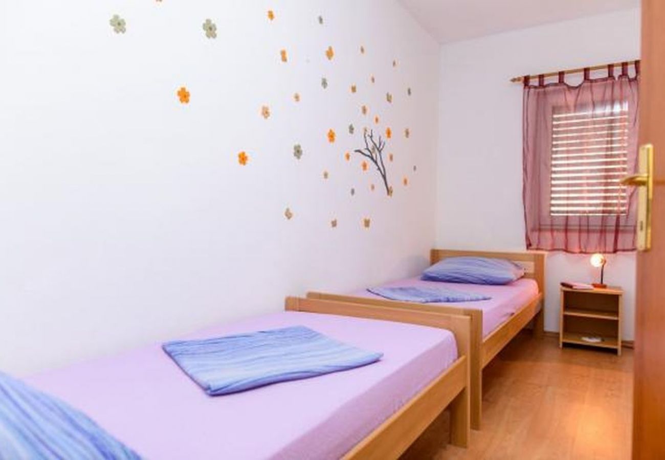 Apartament w Okrug Gornji - Apartament w Okrug Gornji z Widok na morze, taras, Klimatyzacja, WIFI (5049-3)