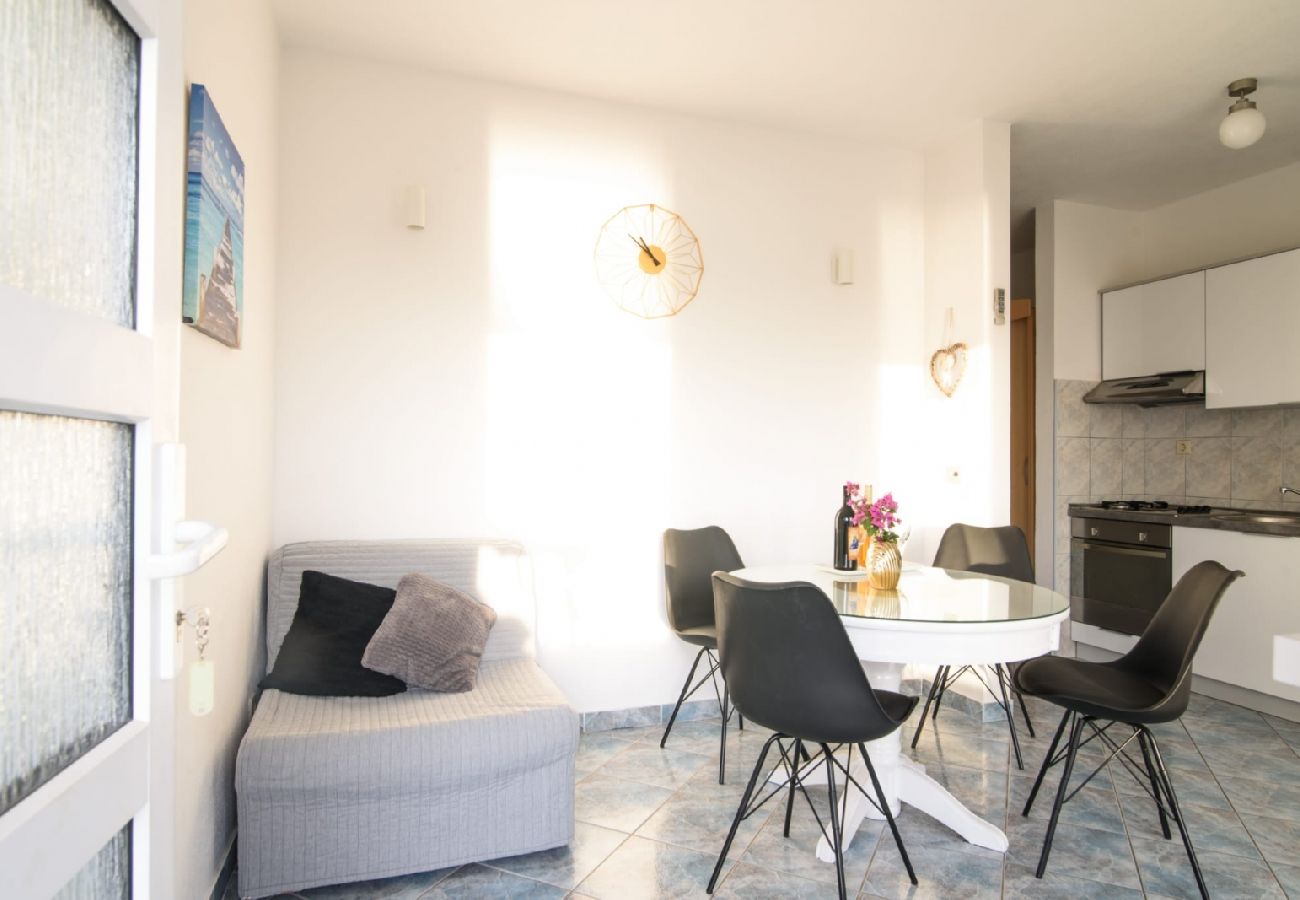 Apartament w Okrug Gornji - Apartament w Okrug Gornji z Widok na morze, balkon, Klimatyzacja, WIFI (5049-2)