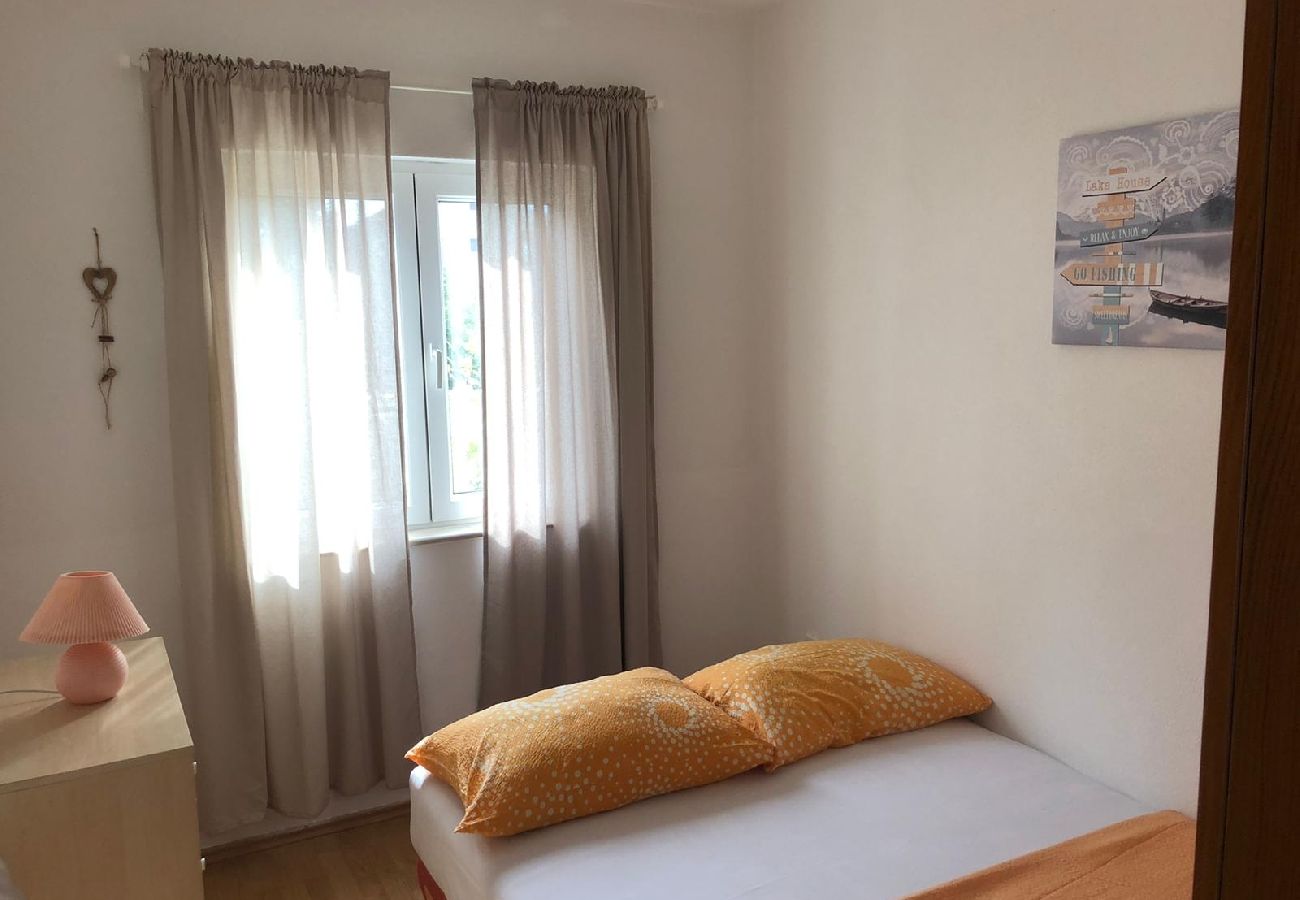 Apartament w Okrug Gornji - Apartament w Okrug Gornji z Widok na morze, Klimatyzacja, WIFI, Pralka (5049-1)