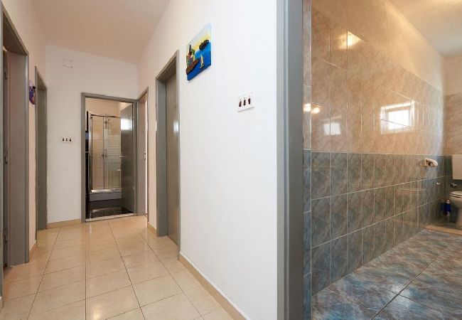 Apartament w Seget Vranjica - Apartament w Seget Vranjica z Widok na morze, taras, Klimatyzacja, WIFI (5052-5) Apartament w Seget Vranjica - Apartament w Seget Vranjica z Widok na morze, taras, Klimatyzacja, WIFI (5052-5)