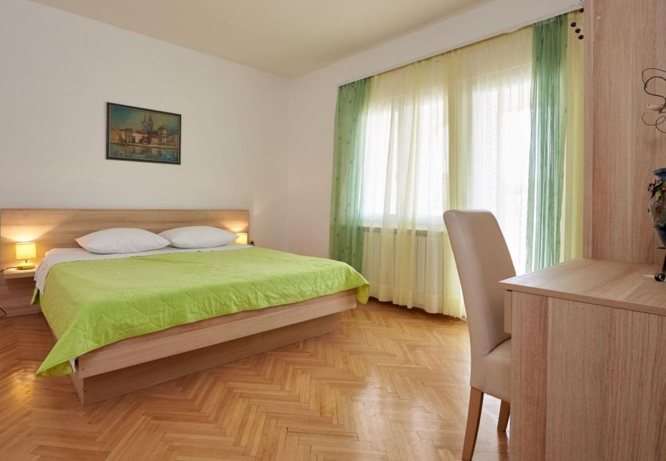 Apartament w Seget Vranjica - Apartament w Seget Vranjica z Widok na morze, taras, Klimatyzacja, WIFI (5052-5)