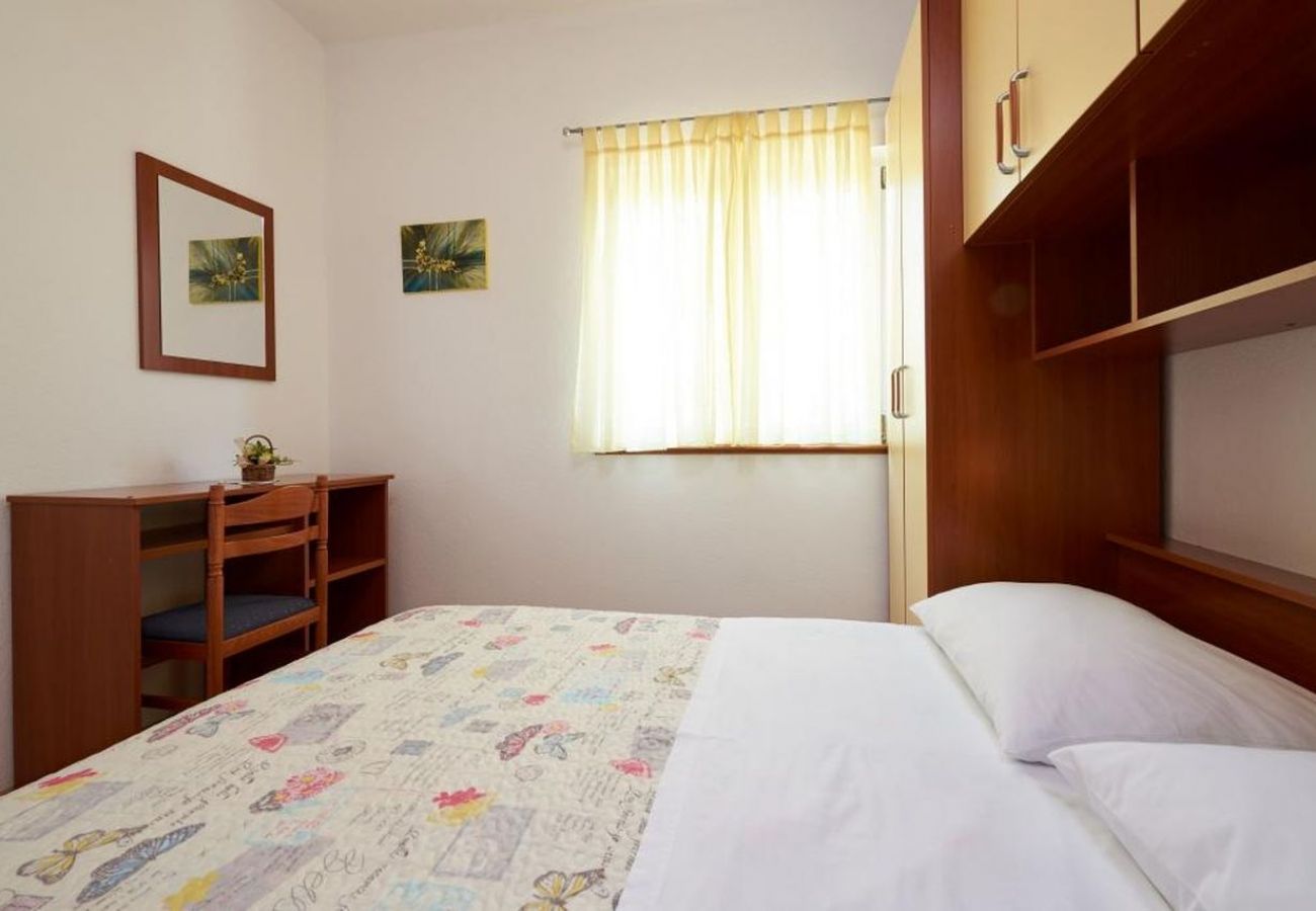 Apartament w Seget Vranjica - Apartament w Seget Vranjica z Widok na morze, balkon, Klimatyzacja, WIFI (5052-3)