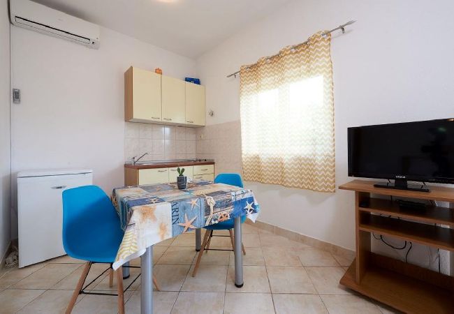 Studio w Seget Vranjica - Apartament Studio w Seget Vranjica z taras, Klimatyzacja, WIFI, Pralka (5052-1) Studio w Seget Vranjica - Apartament Studio w Seget Vranjica z taras, Klimatyzacja, WIFI, Pralka (5052-1)