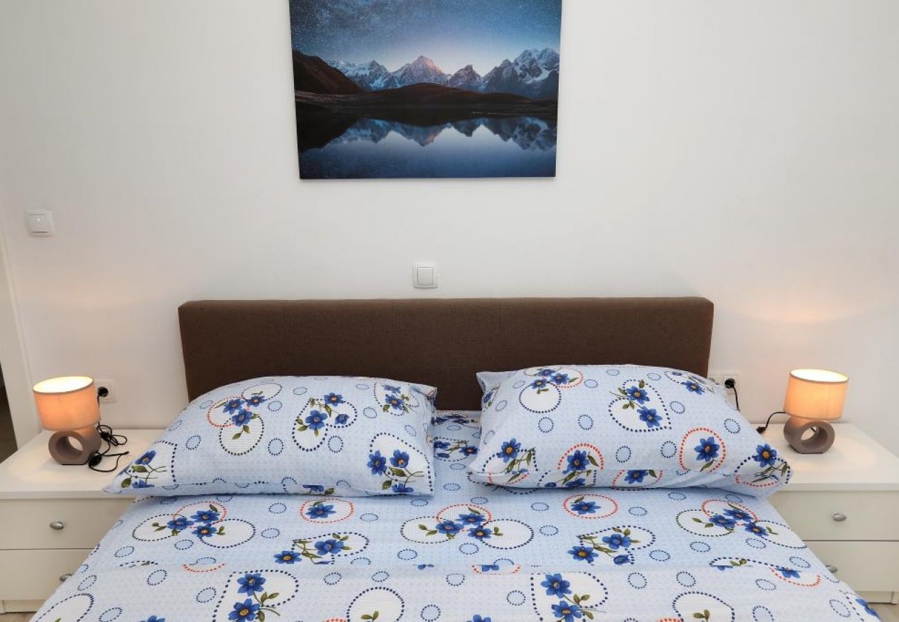 Apartament w Okrug Gornji - Apartament w Okrug Gornji z Widok na morze, taras, Klimatyzacja, WIFI (5059-1)