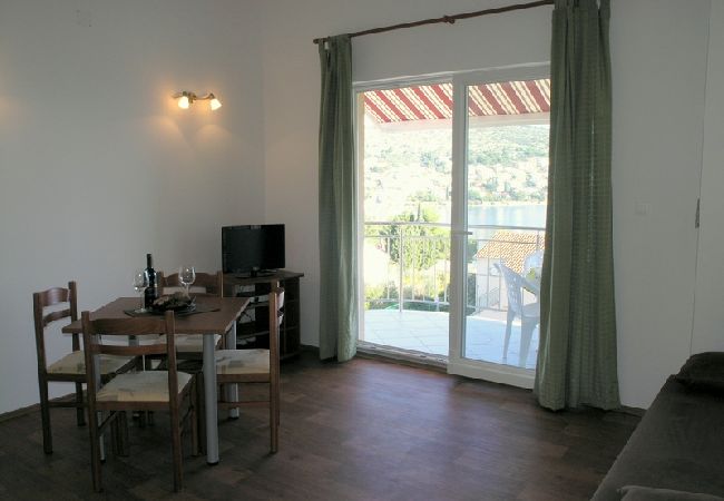 Apartament w Okrug Gornji - Apartament w Okrug Gornji z Widok na morze, taras, Klimatyzacja, WIFI (5069-4) Apartament w Okrug Gornji - Apartament w Okrug Gornji z Widok na morze, taras, Klimatyzacja, WIFI (5069-4)