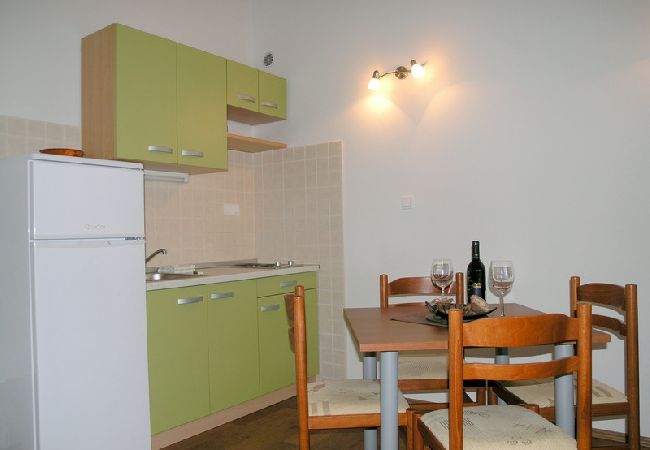 Apartament w Okrug Gornji - Apartament w Okrug Gornji z Widok na morze, taras, Klimatyzacja, WIFI (5069-4) Apartament w Okrug Gornji - Apartament w Okrug Gornji z Widok na morze, taras, Klimatyzacja, WIFI (5069-4)