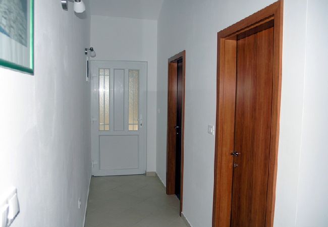 Apartament w Okrug Gornji - Apartament w Okrug Gornji z Widok na morze, taras, Klimatyzacja, WIFI (5069-4) Apartament w Okrug Gornji - Apartament w Okrug Gornji z Widok na morze, taras, Klimatyzacja, WIFI (5069-4)