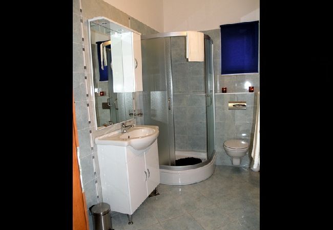 Apartament w Okrug Gornji - Apartament w Okrug Gornji z Widok na morze, taras, Klimatyzacja, WIFI (5069-4) Apartament w Okrug Gornji - Apartament w Okrug Gornji z Widok na morze, taras, Klimatyzacja, WIFI (5069-4)