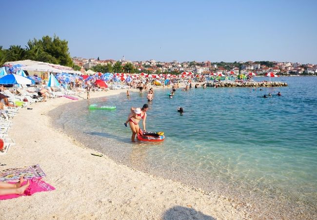 Apartament w Okrug Gornji - Apartament w Okrug Gornji z Widok na morze, taras, Klimatyzacja, WIFI (5069-4) Apartament w Okrug Gornji - Apartament w Okrug Gornji z Widok na morze, taras, Klimatyzacja, WIFI (5069-4)