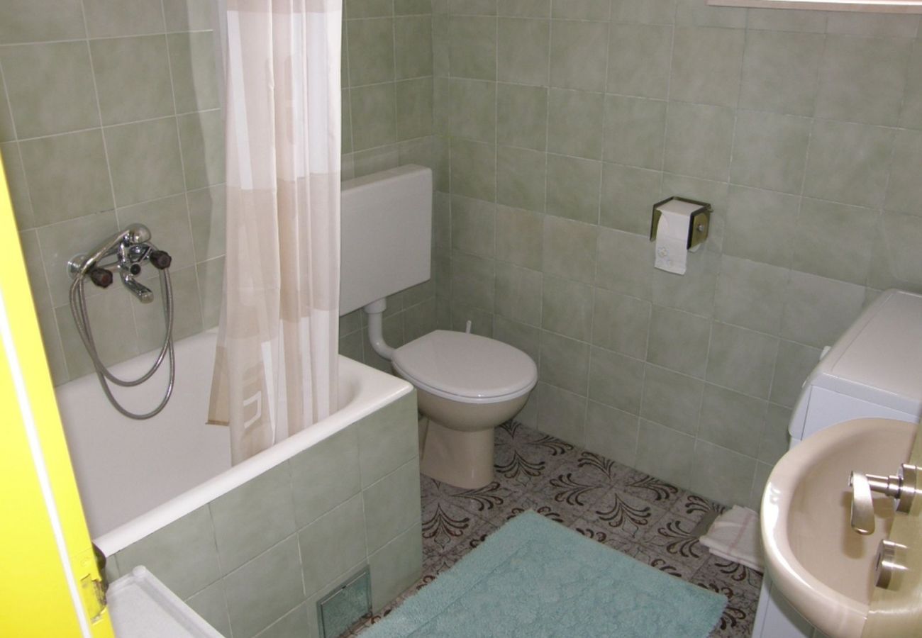 Apartament w Bol - Apartament w Bol z Widok na morze, balkon, Klimatyzacja, WIFI (3416-2)