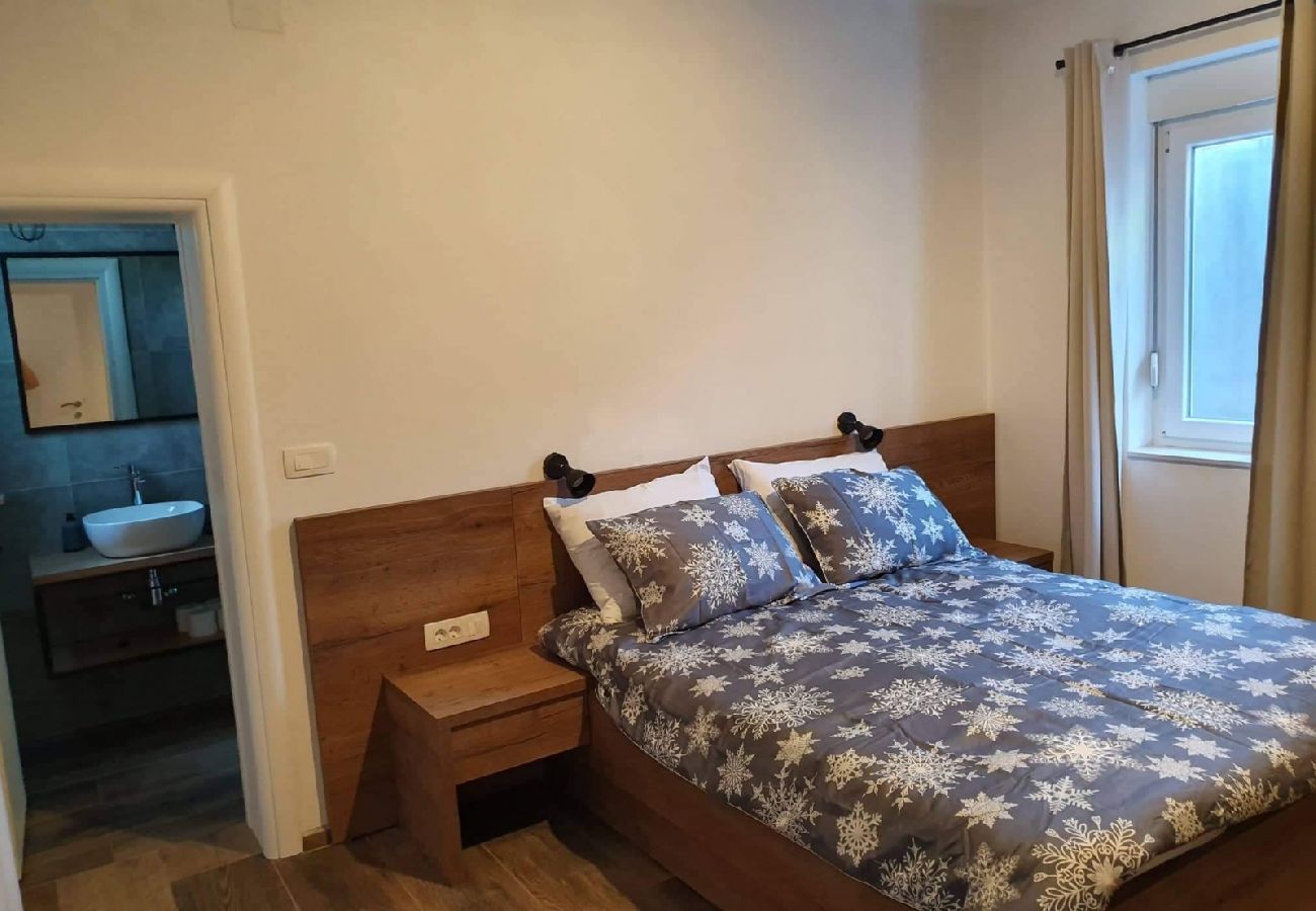 Apartament w Turanj - Apartament w Turanj z Widok na morze, balkon, Klimatyzacja, WIFI (5075-1)