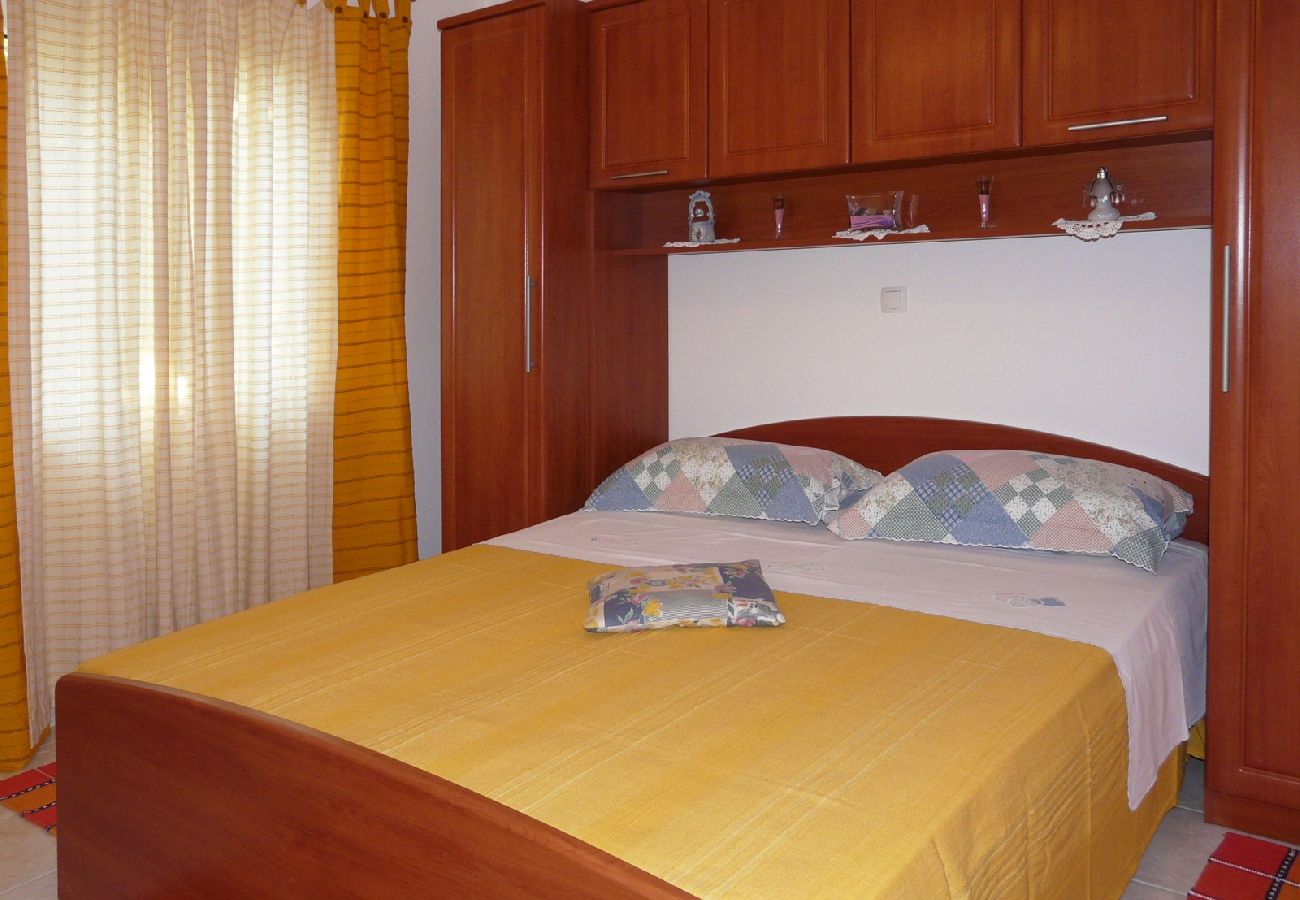 Apartament w Karbuni - Apartament w Karbuni z Widok na morze, taras, Klimatyzacja, WIFI (5078-2)