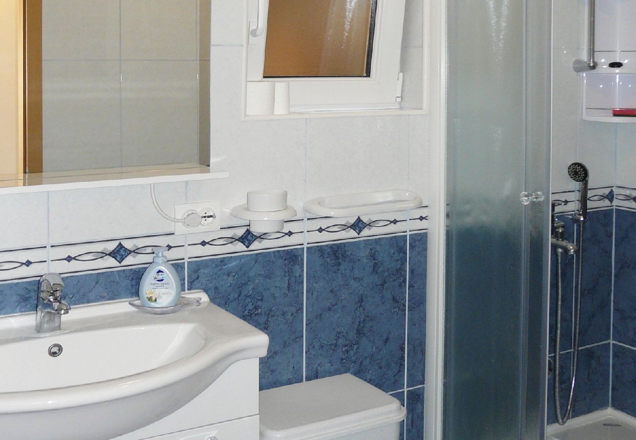 Apartament w Prizba - Apartament w Prižba z Widok na morze, balkon, Klimatyzacja, WIFI (5080-1)