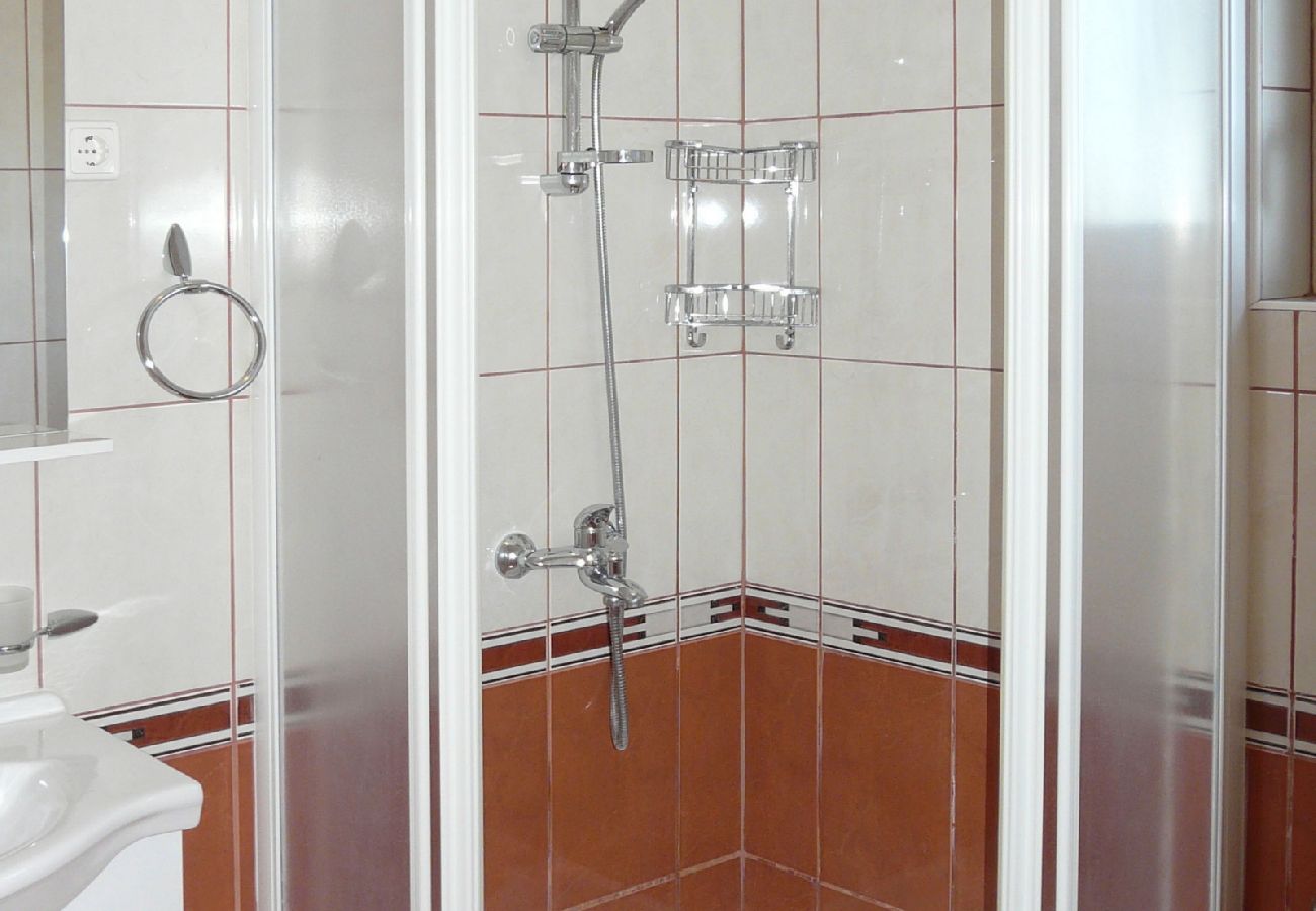 Apartament w Prizba - Apartament w Prižba z Widok na morze, taras, Klimatyzacja, WIFI (5080-2)