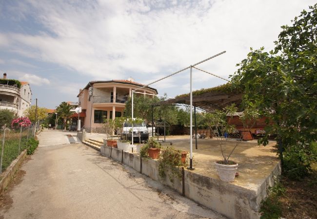 Apartament w Vodice - Ferienwohnung in Vodice mit Meerblick, Terrasse, Klimaanlage, W-LAN (144-1) Apartament w Vodice - Ferienwohnung in Vodice mit Meerblick, Terrasse, Klimaanlage, W-LAN (144-1)