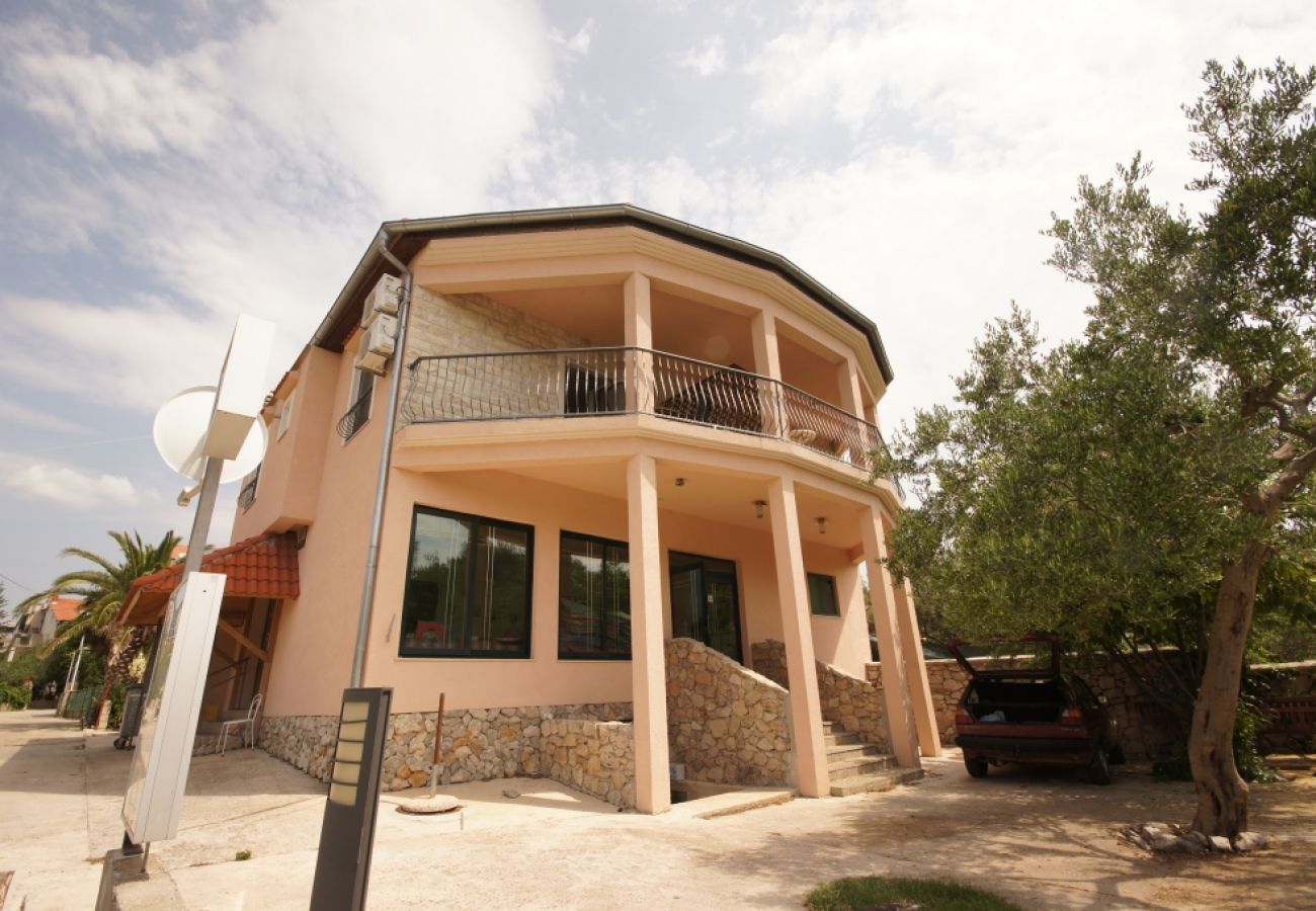 Apartament w Vodice - Ferienwohnung in Vodice mit Meerblick, Terrasse, Klimaanlage, W-LAN (144-1)