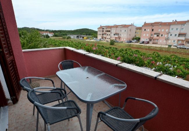 Apartament w Vrvari - Apartament w Vrvari z balkon, Klimatyzacja, WIFI, Pralka (664-1) Apartament w Vrvari - Apartament w Vrvari z balkon, Klimatyzacja, WIFI, Pralka (664-1)