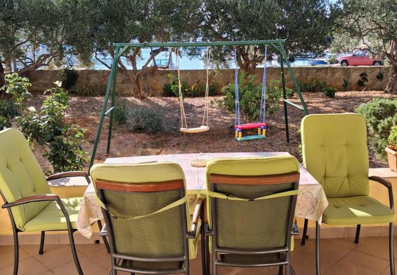 Apartament w Vinišce - Apartament w Vinišće z Widok na morze, balkon, Klimatyzacja, WIFI (4752-2)