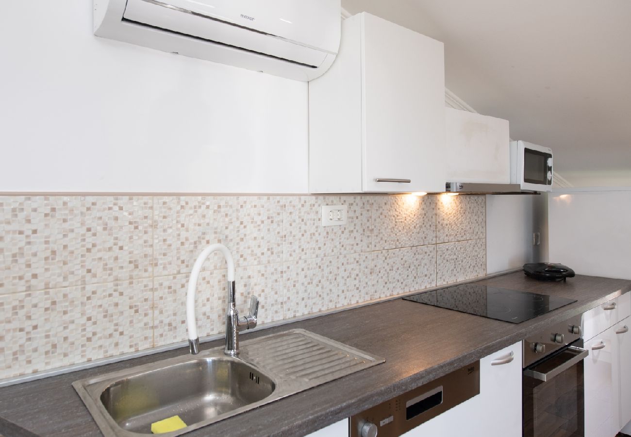 Apartament w Ika - Apartament w Ika z Widok na morze, balkon, Klimatyzacja, WIFI (5025-2)