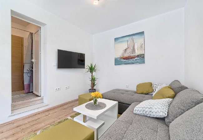 Apartament w Kaštel Lukšic - Apartament w Kaštel Lukšić z taras, Klimatyzacja, WIFI, Pralka (5107-2) Apartament w Kaštel Lukšic - Apartament w Kaštel Lukšić z taras, Klimatyzacja, WIFI, Pralka (5107-2)