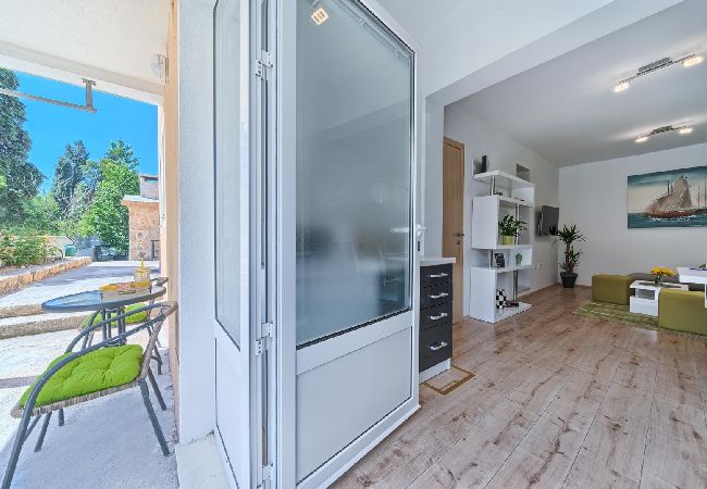 Apartament w Kaštel Lukšic - Apartament w Kaštel Lukšić z taras, Klimatyzacja, WIFI, Pralka (5107-2) Apartament w Kaštel Lukšic - Apartament w Kaštel Lukšić z taras, Klimatyzacja, WIFI, Pralka (5107-2)