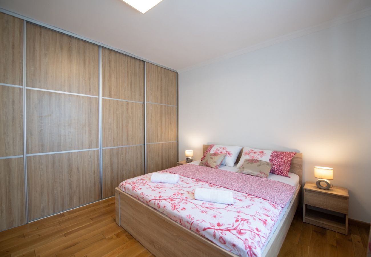 Apartament w Ika - Apartament w Ika z Widok na morze, balkon, Klimatyzacja, WIFI (5025-4)