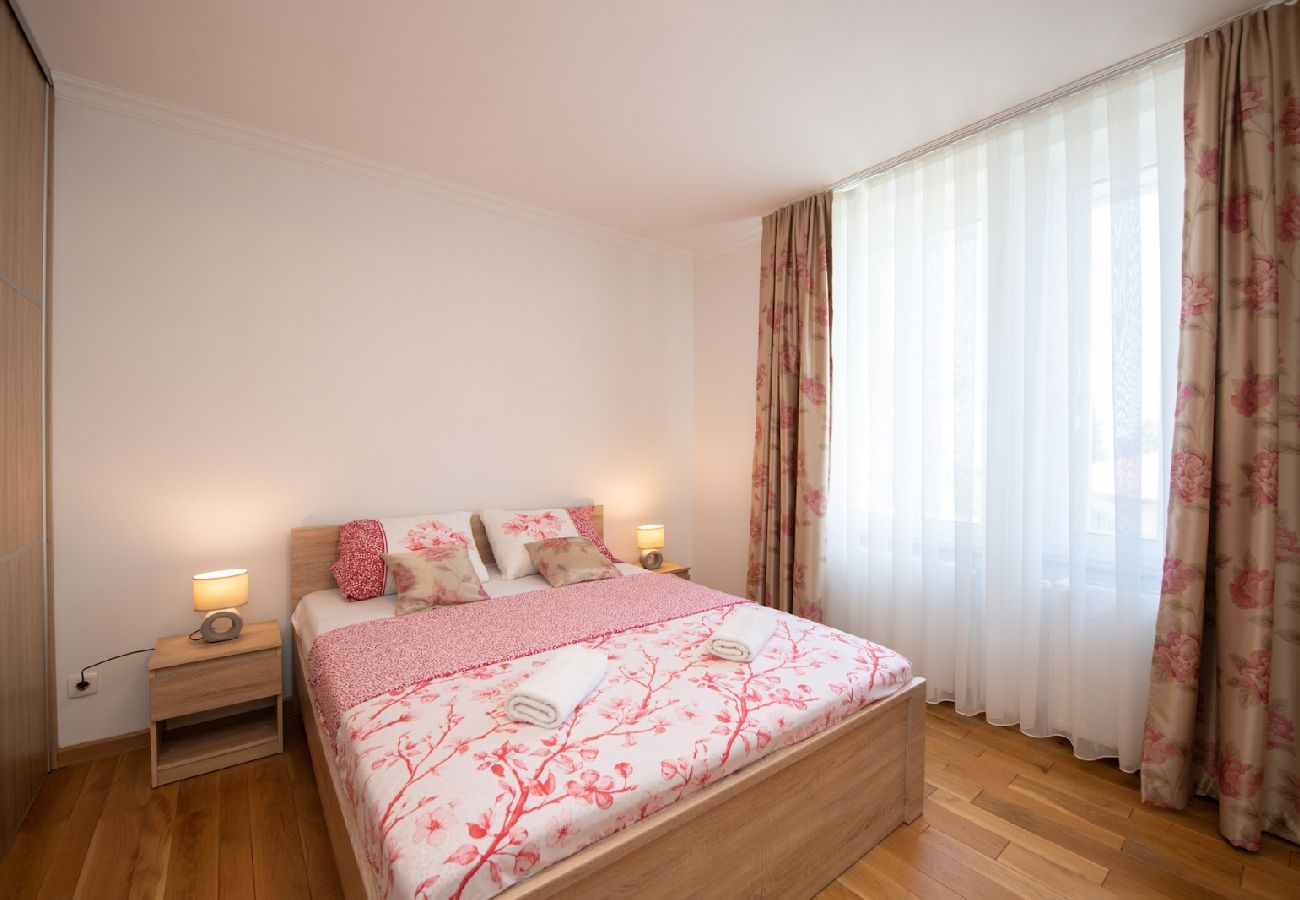 Apartament w Ika - Apartament w Ika z Widok na morze, balkon, Klimatyzacja, WIFI (5025-4)