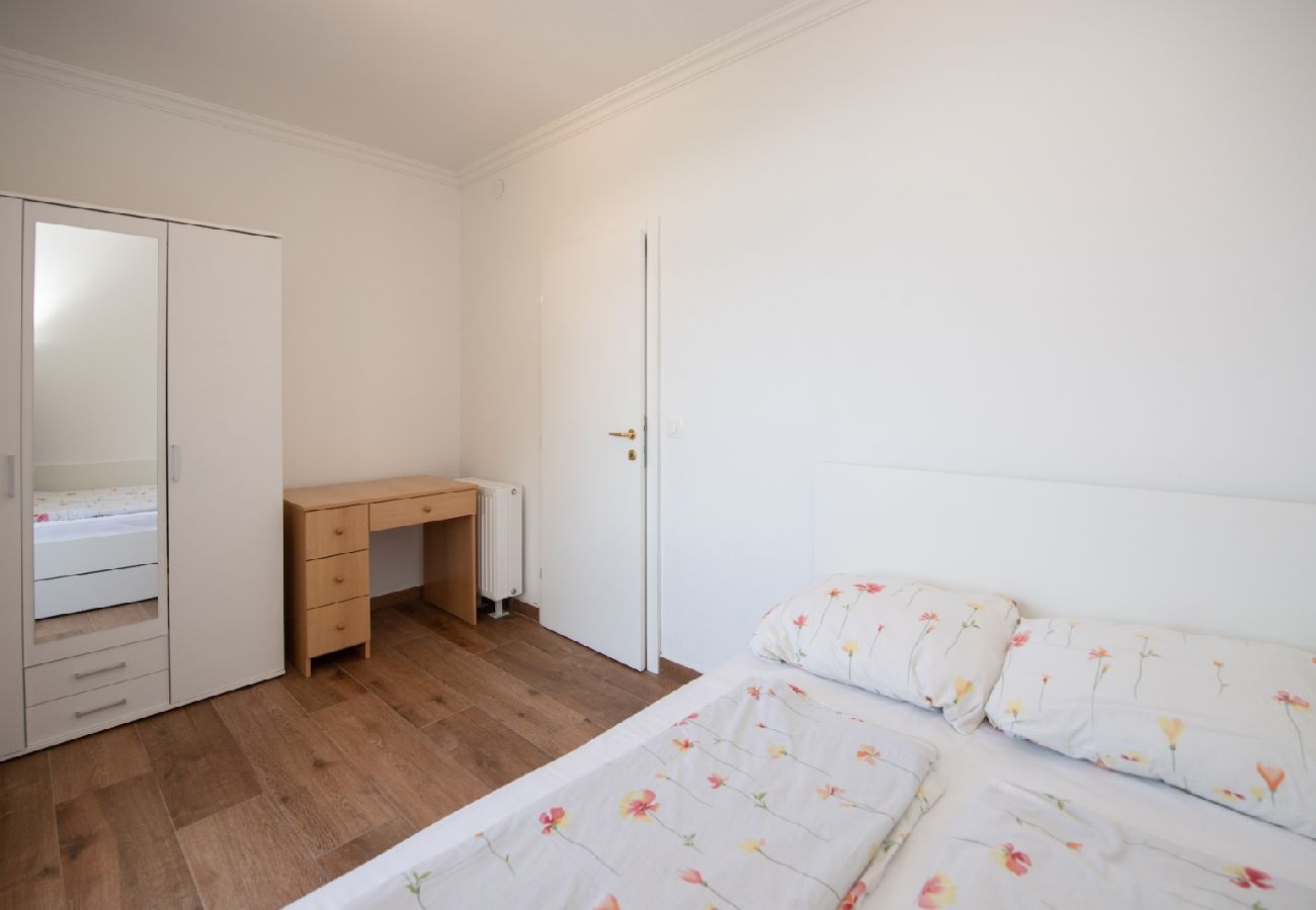 Apartament w Ika - Apartament w Ika z Widok na morze, balkon, Klimatyzacja, WIFI (5025-4)