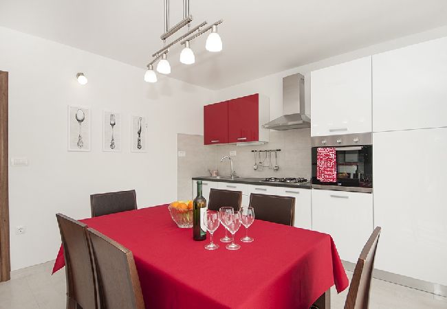 Apartament w Kaštel Lukšic - Apartament w Kaštel Lukšić z balkon, Klimatyzacja, WIFI, Pralka (5107-1) Apartament w Kaštel Lukšic - Apartament w Kaštel Lukšić z balkon, Klimatyzacja, WIFI, Pralka (5107-1)