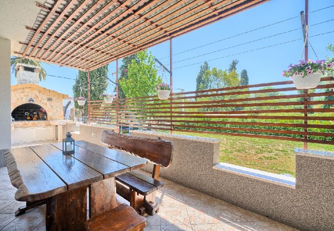 Apartament w Kaštel Lukšic - Apartament w Kaštel Lukšić z taras, Klimatyzacja, WIFI, Pralka (5107-3) Apartament w Kaštel Lukšic - Apartament w Kaštel Lukšić z taras, Klimatyzacja, WIFI, Pralka (5107-3)