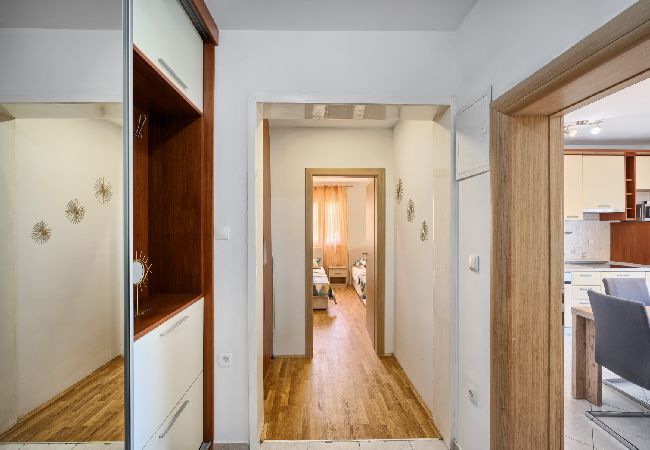 Apartament w Kaštel Lukšic - Apartament w Kaštel Lukšić z taras, Klimatyzacja, WIFI, Pralka (5107-3) Apartament w Kaštel Lukšic - Apartament w Kaštel Lukšić z taras, Klimatyzacja, WIFI, Pralka (5107-3)