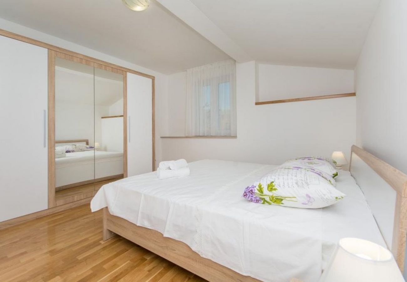 Apartament w Kaštel Novi - Apartament w Kaštel Novi z Widok na morze, balkon, Klimatyzacja, WIFI (5110-1)