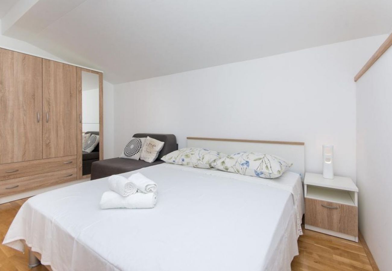 Apartament w Kaštel Novi - Apartament w Kaštel Novi z Widok na morze, balkon, Klimatyzacja, WIFI (5110-1)