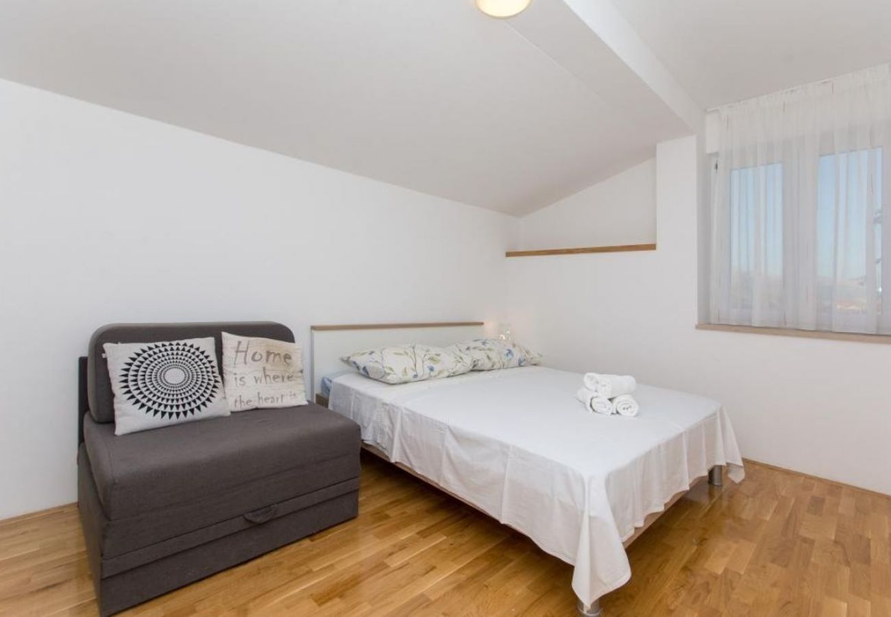 Apartament w Kaštel Novi - Apartament w Kaštel Novi z Widok na morze, balkon, Klimatyzacja, WIFI (5110-1)