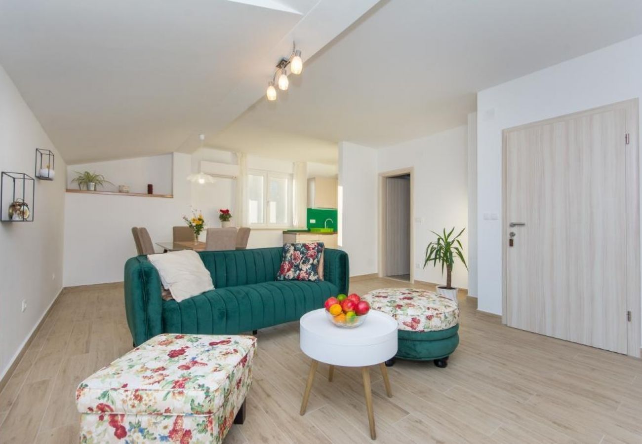 Apartament w Kaštel Novi - Apartament w Kaštel Novi z Widok na morze, balkon, Klimatyzacja, WIFI (5110-1)