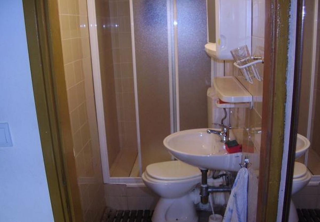 Apartament w Okrug Gornji - Apartament w Okrug Gornji z Widok na morze, taras, Klimatyzacja, WIFI (5106-4)